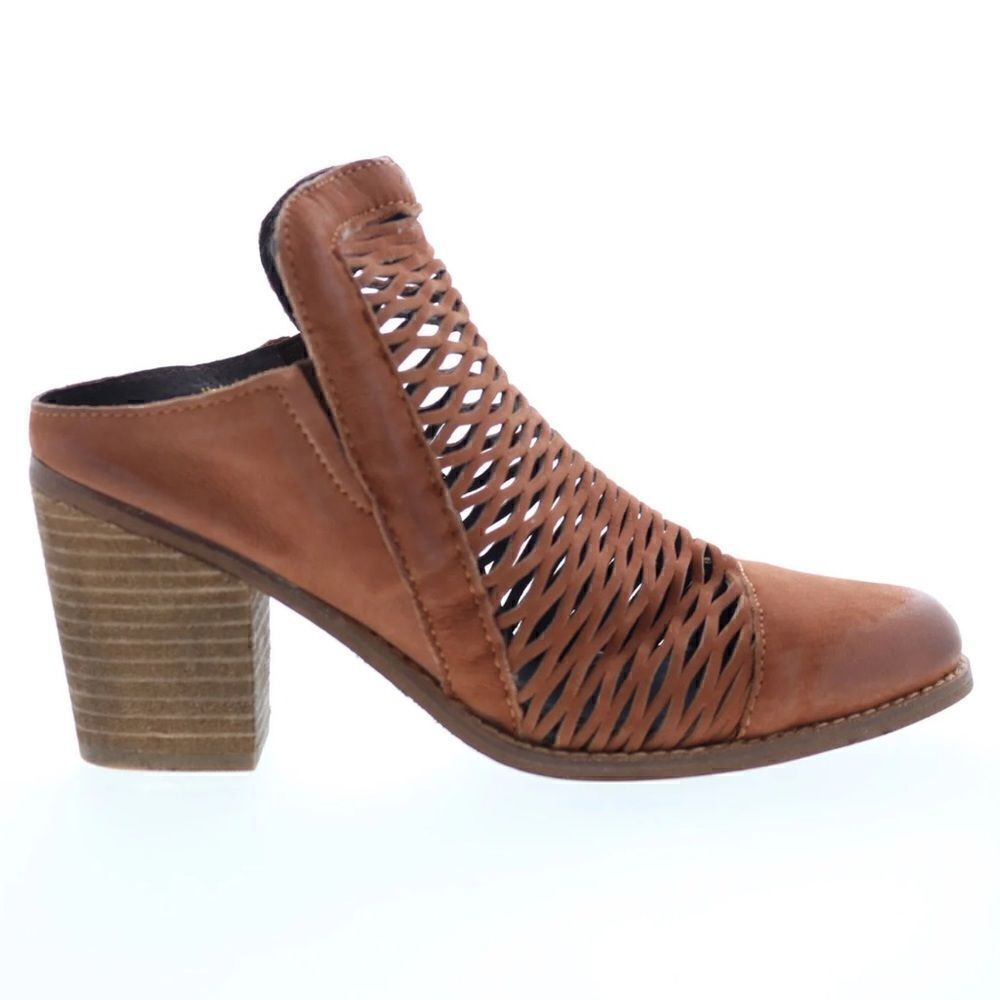 Diba True Landing Crew Leather Sandal/Mule in Rust Brown, Size 6. New in Box!